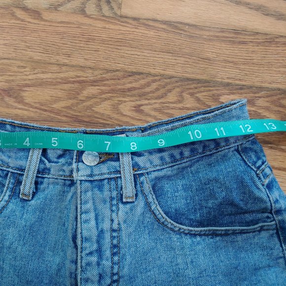 Vintage 80's GUESS? Denim Shorts - Picture 3 of 8